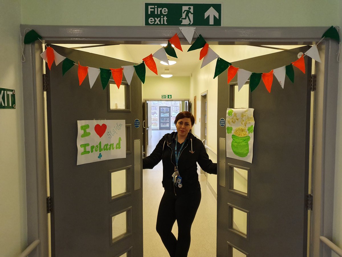 Patients and staff working together in preparation for St Patrick's Day celebrations at <a href="/LeedsandYorkPFT/">Leeds & York Partnership NHS Foundation Trust</a> #inpatients! Preparing the quizzes for tomorrow and plenty more decorating to do 😊