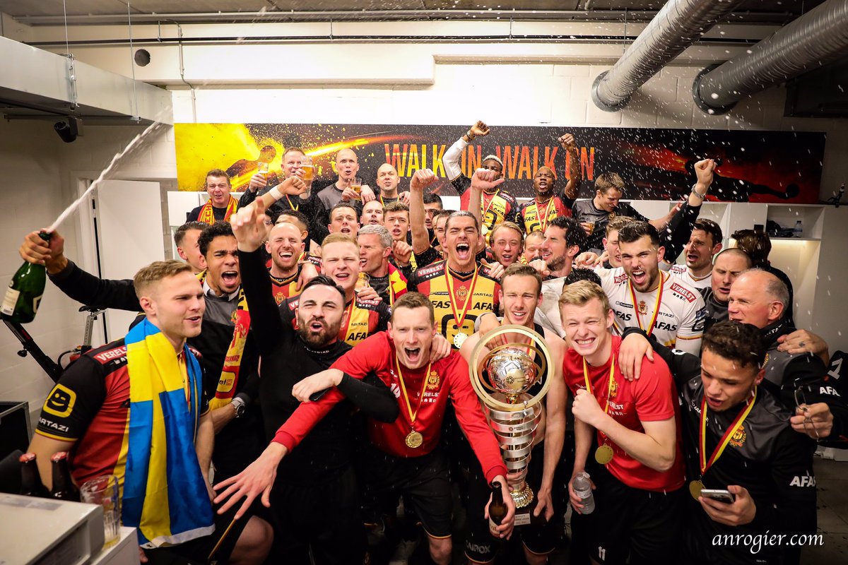 kvmechelen's tweet image. Kampioenennnnnn!!!!!! 💛❤️ 🥇#kvmbee #kvmechelen #wegaanmetznallen #kampioen