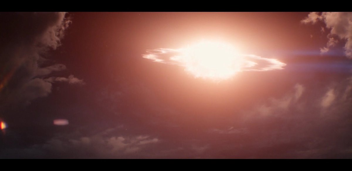 XMenFilms's tweet image. I REALLY hope this shot is from this comic book moment. Idk... #DarkPhoenix @Chris50345887