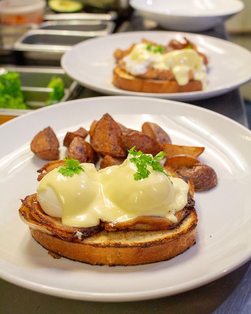 House rolled-and-roasted porchetta benedict for brunch, 10am-2:30 pm all weekend.
…
#breakfast #lunch #brunchwithfriends #pork #benedict #hookandladder #sacramento #midtownsac #eatsacramento
