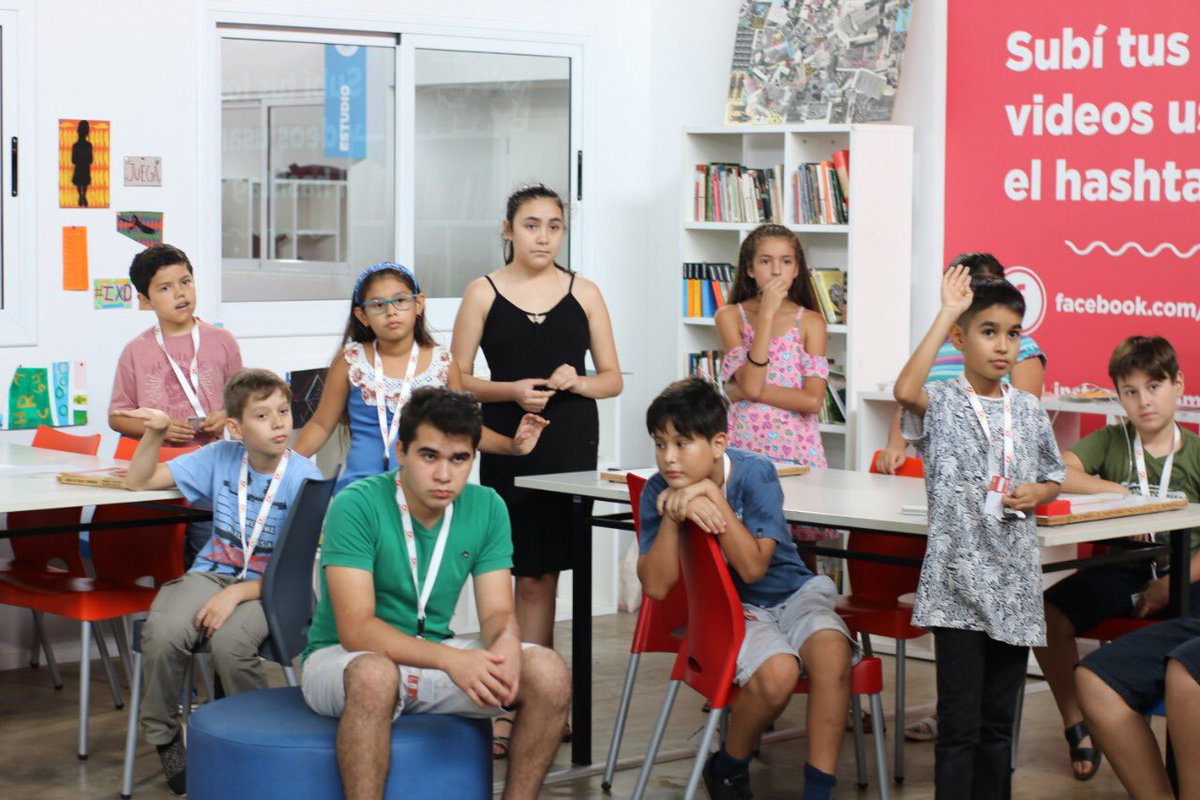 Ayala_DiegoM's tweet image. #Arduinod19 en IXD!!! @samkwzk @direcciondeTIC @misioneseduca @ixdescubrir