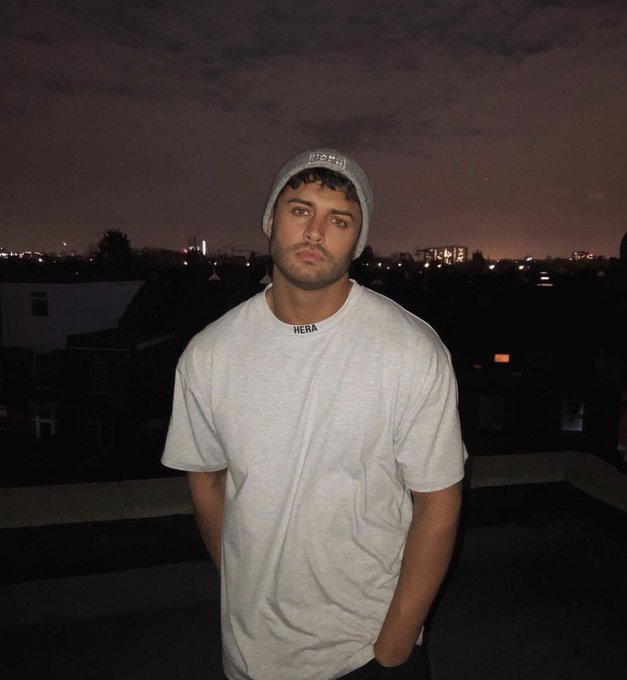 Chloe Goodman’s pics and videos