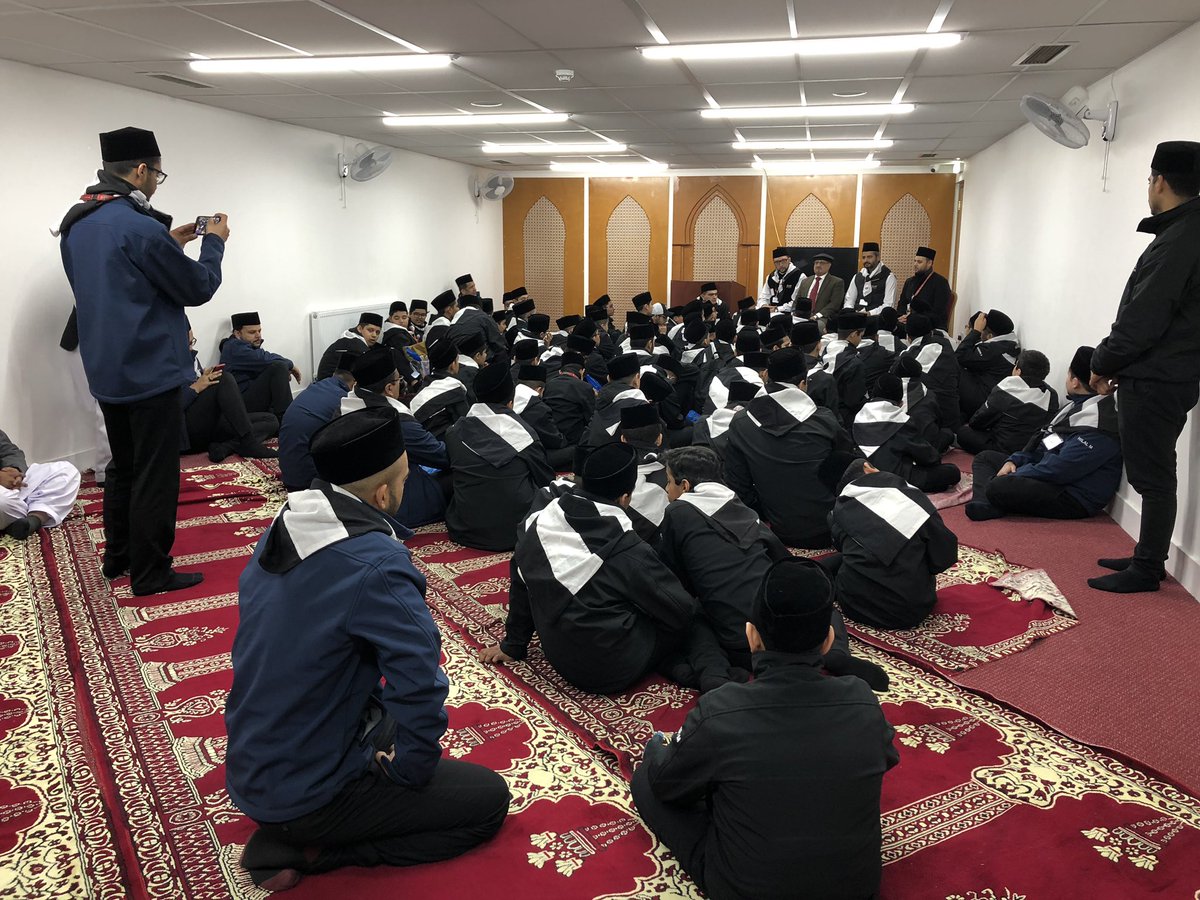AtfalExplorers's tweet photo. Atfal having an interactive session with Major Mahmood sb at Fazl Mosque. #MAAUK #MKAUK #MAACanada #MKACanada #CanadianAtfalTriptoUK https://t.co/GRGvmA5GTA