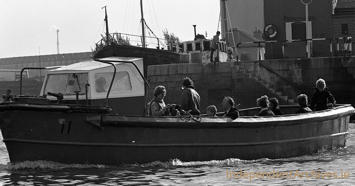 IndoArchives's tweet photo. #LiffeyFerry making its last trip as it will become obsolete when the new Toll Bridge opens in October 1984 @iar_ie @NLIreland https://t.co/FzpezMR22e