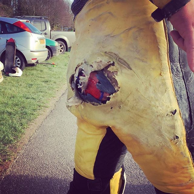 2controversial's tweet image. Rawwwwhiiiiiide