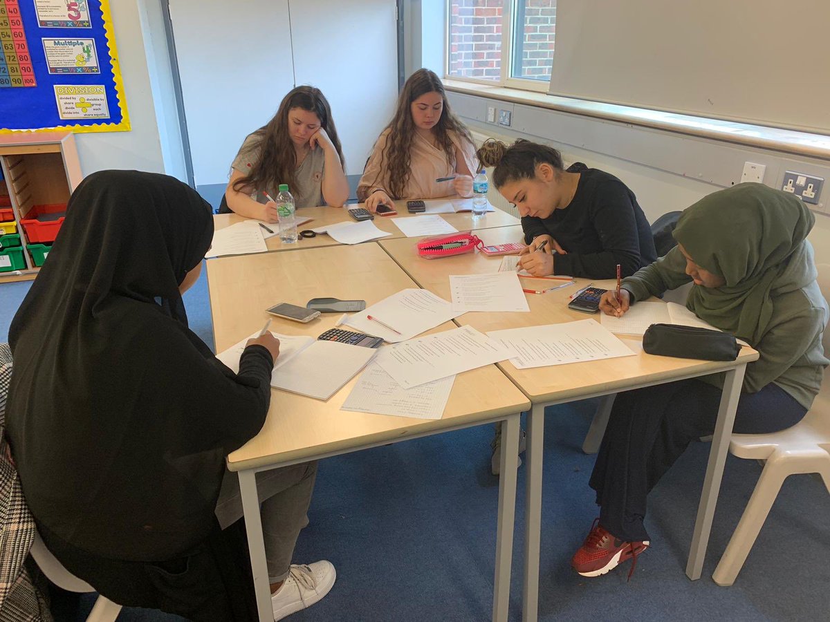Maths Saturday School <a href="/Nightingale_NTA/">Nightingale Academy</a> enthusiasts learning about Geometric Progressions. <a href="/AETmaths/">AETCurriculum</a>