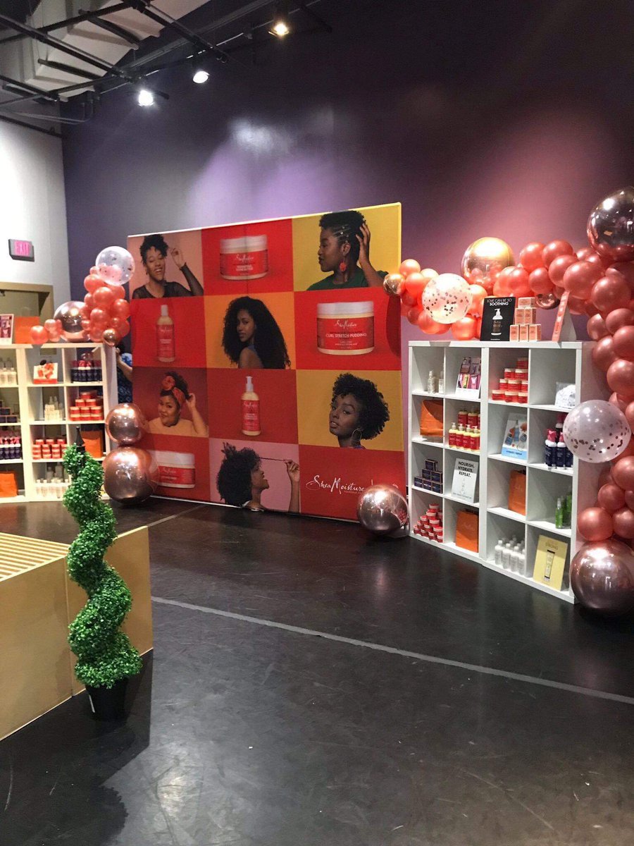 This show has us 🤩🤯

So many incredible products + people! #LoveYourHair #SXSW #HUEaffair