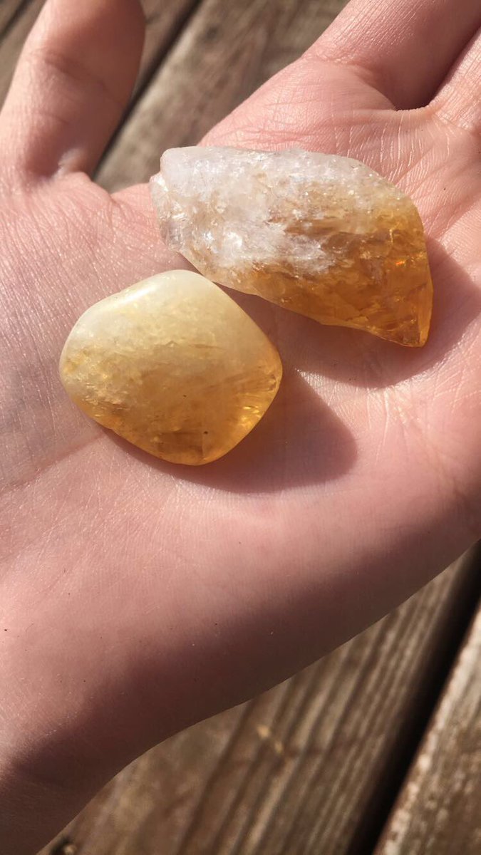 natural citrine (left) vs. fake/heat treated citrine (right)