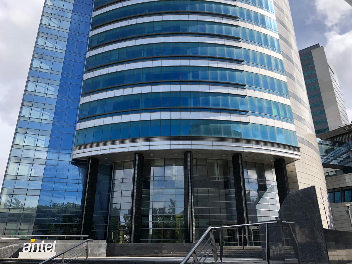 AntelDeTodos's tweet photo. Una nueva edición de #Building19 finaliza en el Complejo Torre de las Telecomunicaciones. ¡Dos jornadas completas de excelentes speakers! https://t.co/V6waYqXR3Z