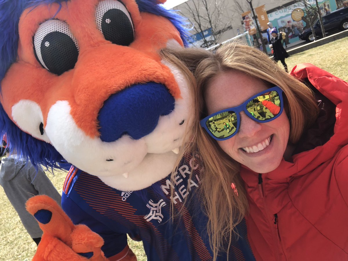 RunEatBeHappy's tweet image. Meet Gary the Lion.✔️ Tie for the lead during the soccer shootout.✔️ Win the new @MLS jersey.🤞 #notcompetitiveatall #fiveforfive #soccer #soccerincincy #onemoreday #FCCincy @fccincinnati @GaryFCCLion