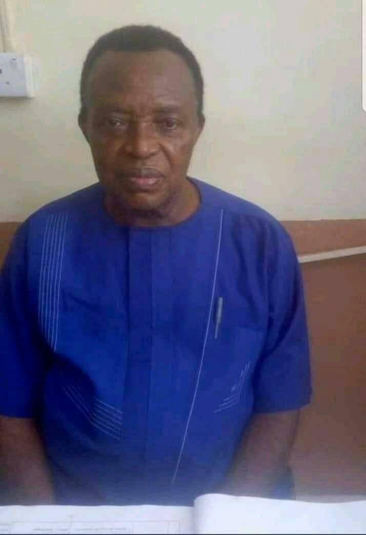 Havilah2's tweet image. I hear this is Professor P. N Okeke, author of the Physics textbook we all read. If you did Physics in Secondary School, you probably understand already. 

He turned 77 today
This is the kind of person the nation should honour. Can we RT and let this trend? #HappyBirthdayPNOkeke