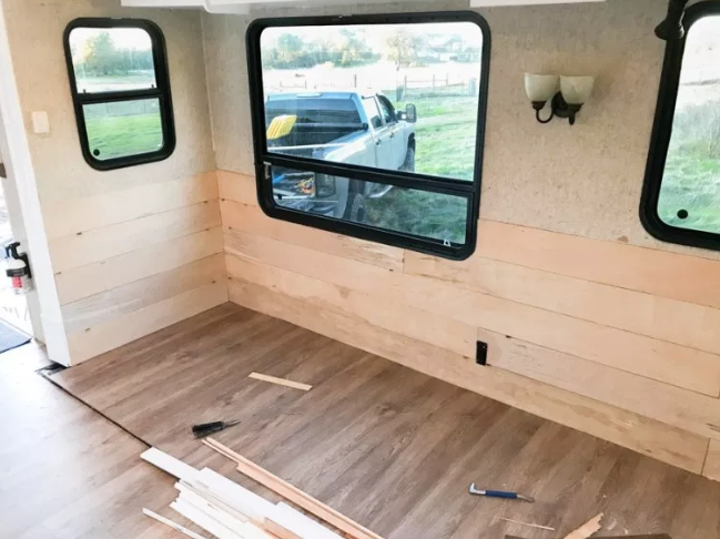 RVOutletMallTX's tweet photo. This is an easy way to give your RV a whole new look https://t.co/hK19Wf6uE6 https://t.co/YEfpI30Q5p