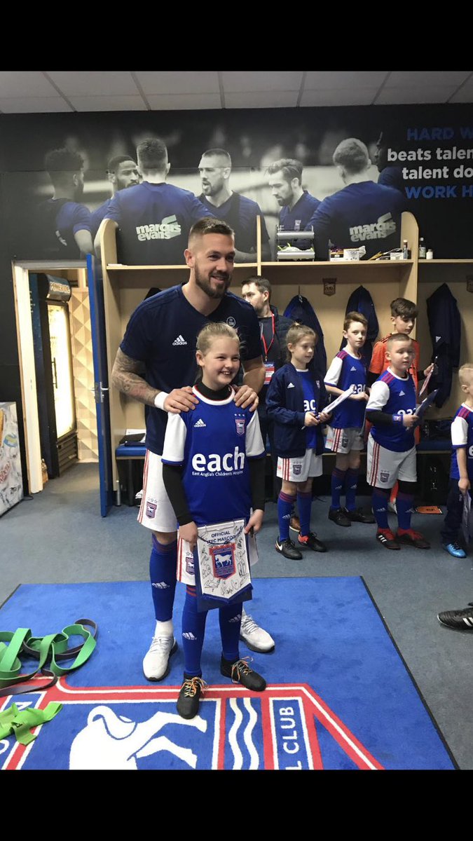 LordLake1's tweet photo. Awesome day for for baby thanks to @clairels1989 for making it possible⚽️❤️ https://t.co/V4B2RdM6TD