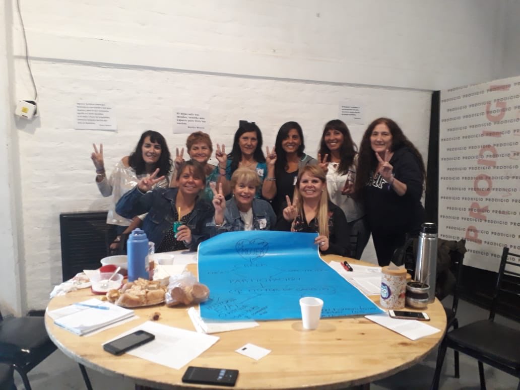 UnidxsPorLH's tweet photo. Participamos de un encuentro de mujeres organizado por el PJ Las Heras. Debatimos sobre las mujeres y el protagonismo en la política y la unidad peronista. Seguimos construyendo futuro en base al diálogo y al trabajo colectivo. 

#ConstruyendoFuturo
#PeronismoEnUnidad https://t.co/9vpQpVWcf6