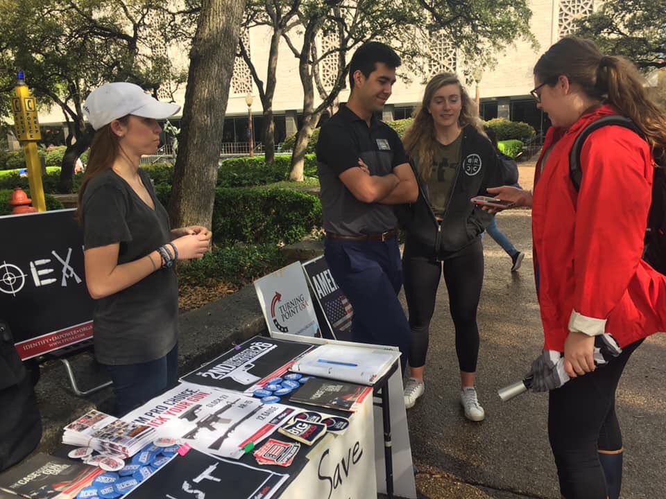 CSUTurningPoint's tweet image. Our President @TiffRoberts016 had a GREAT time tabling with @tpusautx over spring break! 

#HookEm 🤘🇺🇸 @TPUSA