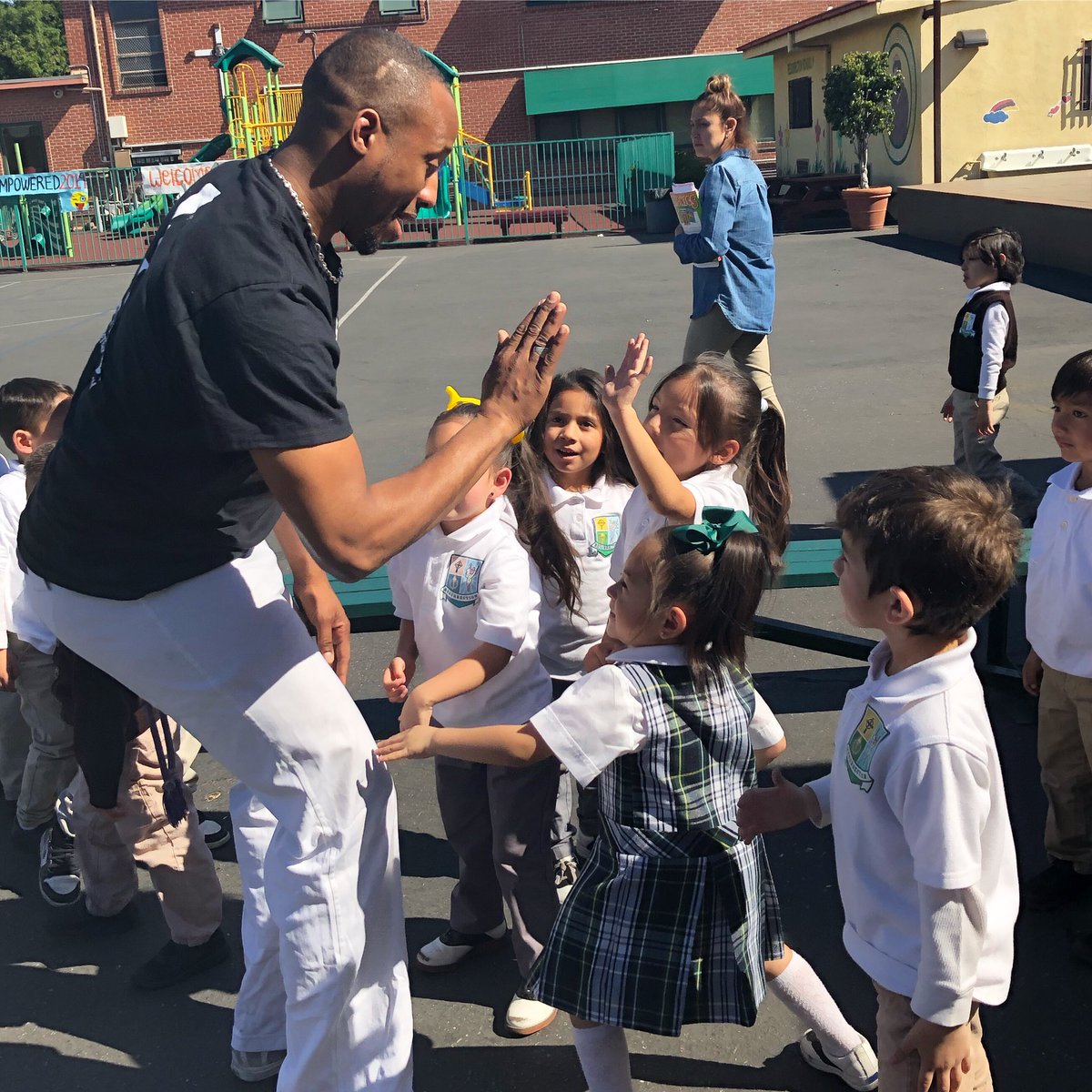 GetEmpoweredAll's tweet image. High five happiness! Making someone feel seen &amp;amp; valued empowers us all. These beautiful kids were a joy to empower &amp;amp; connect with @ResurrectionSc #eastla 
#elevateoneanother #happiness #connection #empoweringkids #artsed #healingarts #inclusion #makesomeonesmile #validation #joy