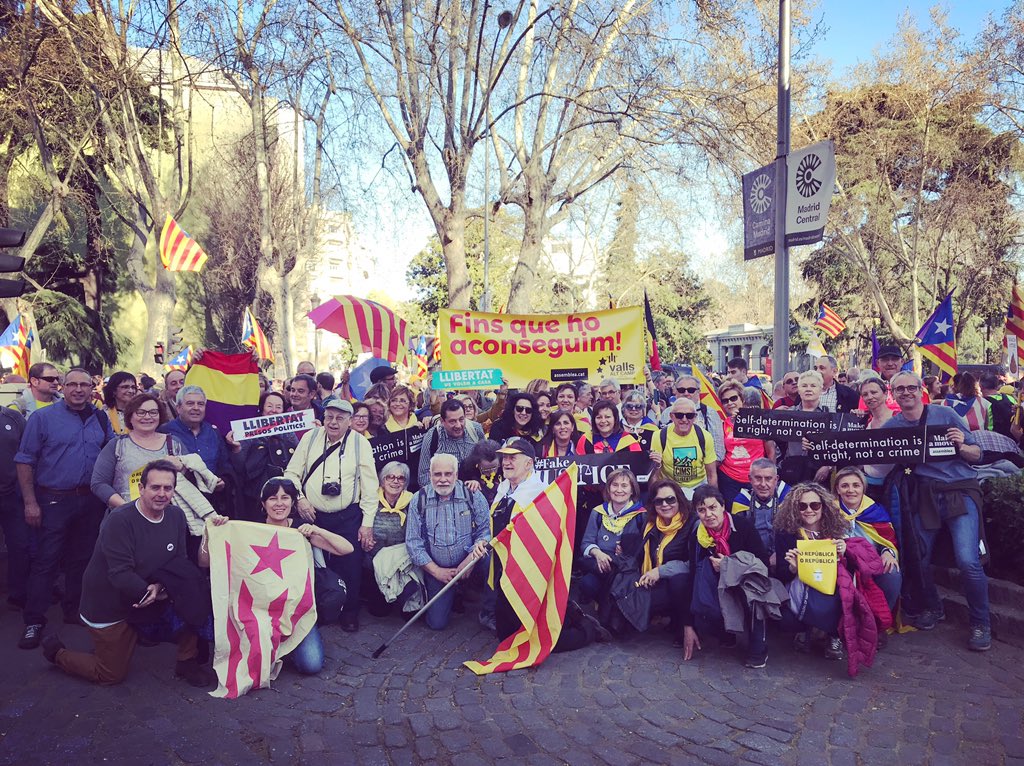 AssembleaValls's tweet photo. Avui hem anat a Madrid per dir que el que és delicte és la repressió de l’Estat espanyol. #Makeamove https://t.co/ND3sHL5XpP