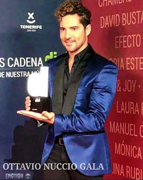 PepiyFernando's tweet image. Ottavio Nuccio Gala @cadena_dial 
#PremiosDial 🎶🎙️🎸
@davidbisbal viste #DinnerJacket
#EMOTION Un honor vestir a tan grande y noble
estrella 💫 💯 Gracias🙏  instagram.com/p/BvEMZB_HFzm/