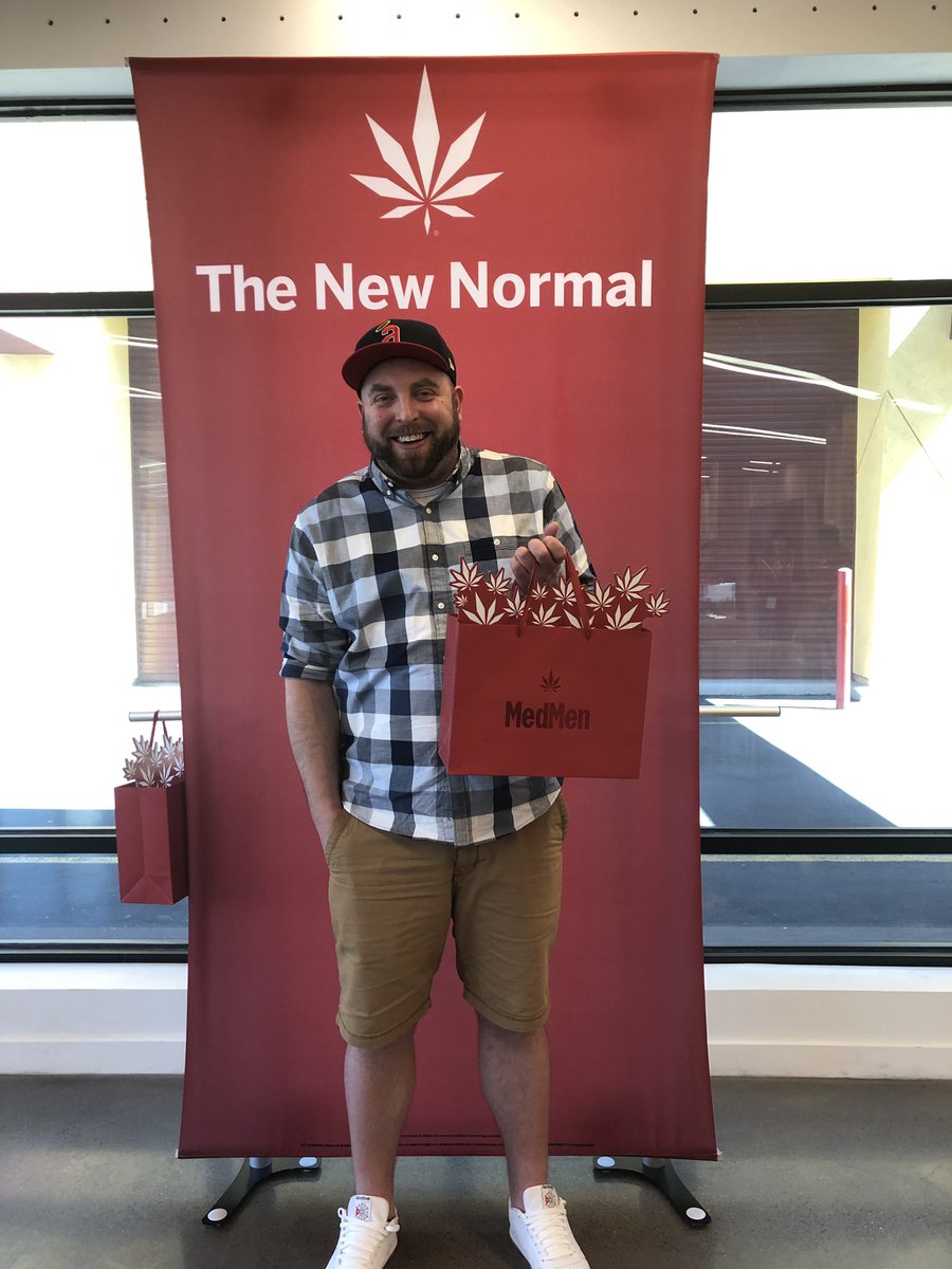 WhItEHyPe24's tweet photo. #mmnewnormal #medmen https://t.co/0dXFXBQsD7