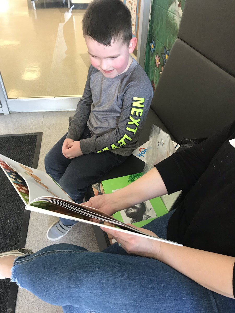 PNESchool's tweet image. So thankful for our Wee Read volunteers! What an impact you are making on our little readers! 📔📚 @eips @CalgaryReads #weeread #weloveourvolunteers