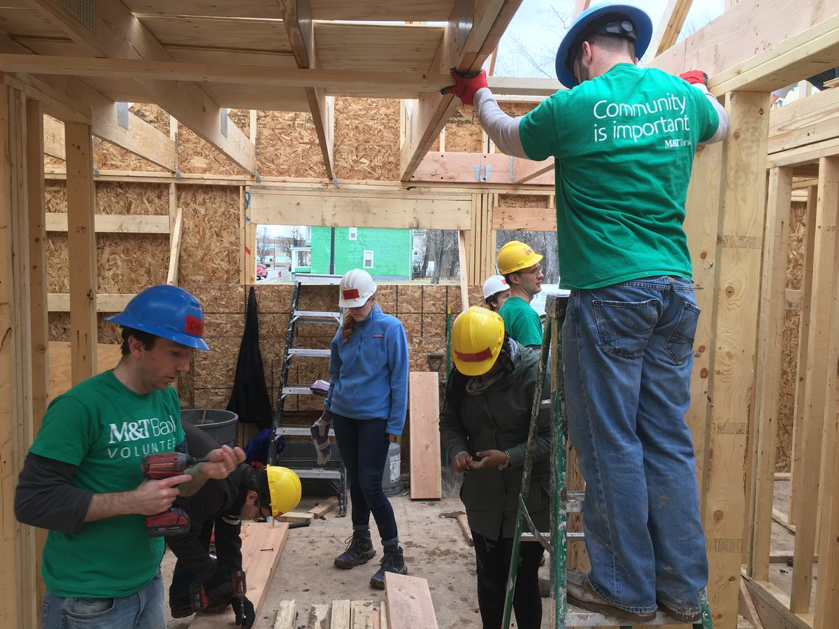 HabitatBuffalo's tweet photo. @MandT_Bank and @KaleidaHealth are helping us #buildbuffalo π Theyβve teamed up to sponsor a home π‘ and their staff has volunteered to build πͺ #webuildbuffalo #teamworkmakesthedreamwork https://t.co/K5q1WFkfdC