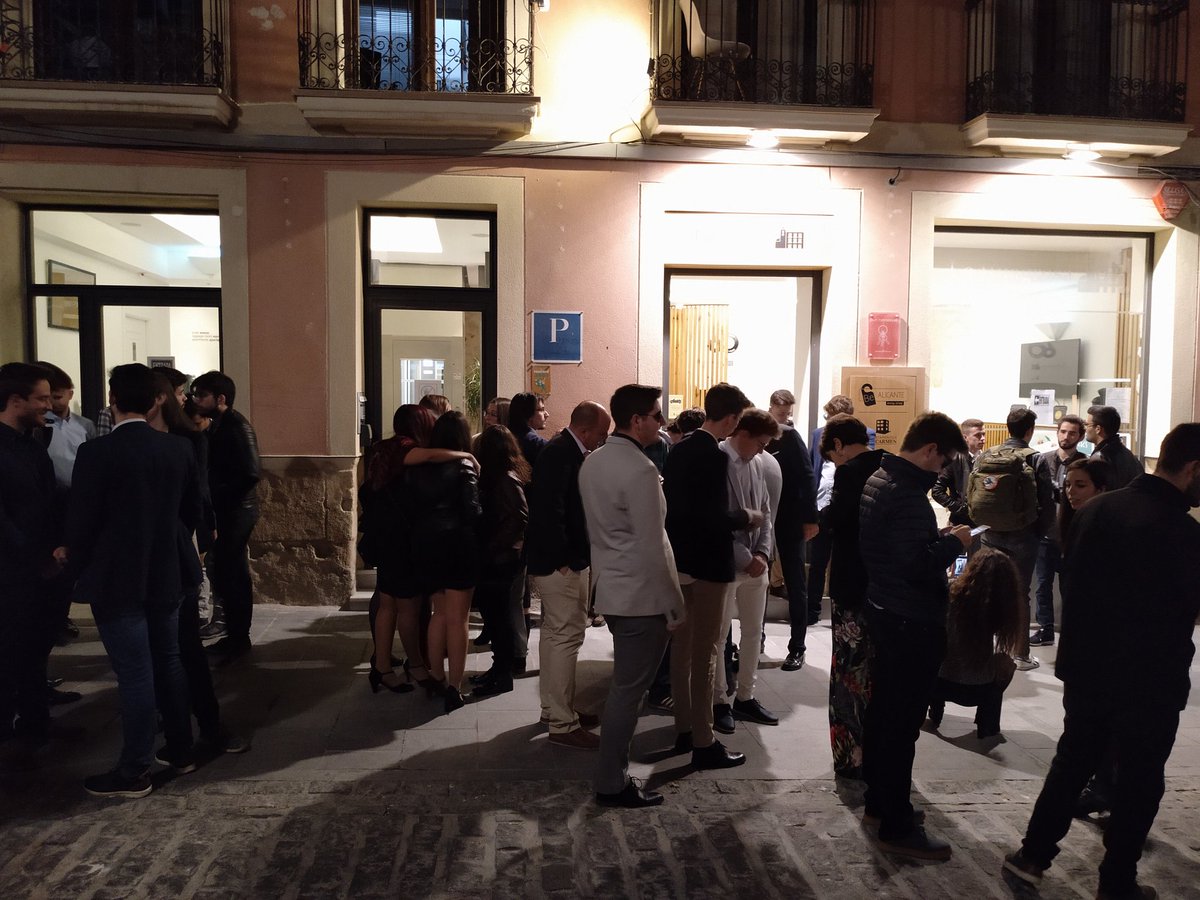 ieeespain's tweet photo. Arrancando para ir a la #cenadegala #SWYP2019 con @ramashispania @IEEEYP_Spain @wie_spain #somosIEEE https://t.co/Y2h4c6wdgy