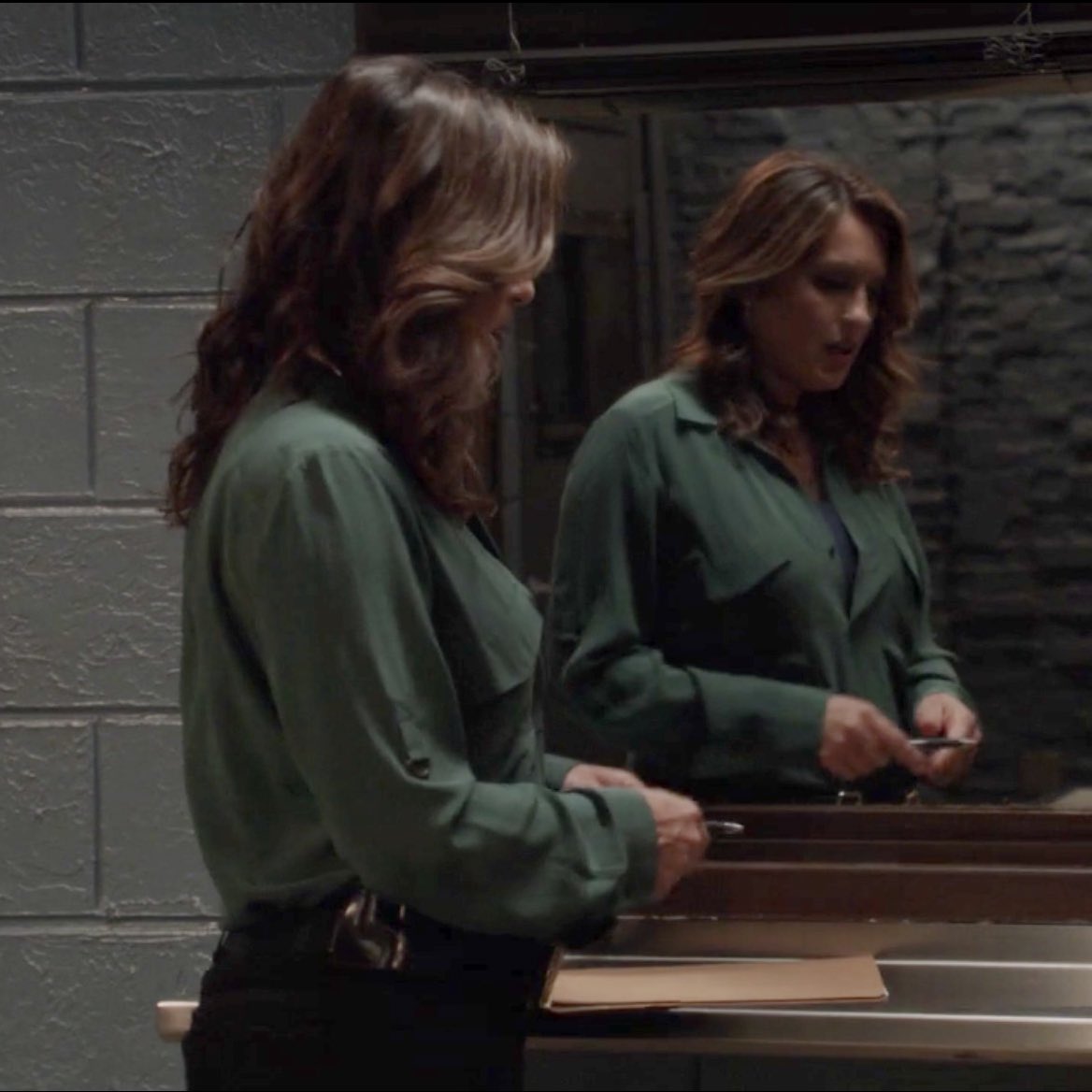 winonaddict's tweet photo. okay miss Benson 😍 https://t.co/rlIL4k3806