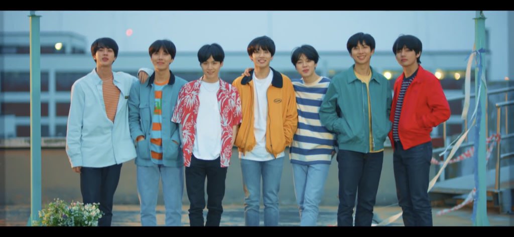lilgood8iny's tweet photo. #SoompiAwards
#TwitterBestFandom 
#TeamBTS @BTS_twt 
We have the greatest boys in the whole world.
 Fighting ARMYS~
We’re the BEST . https://t.co/gYM4lZ63Y1