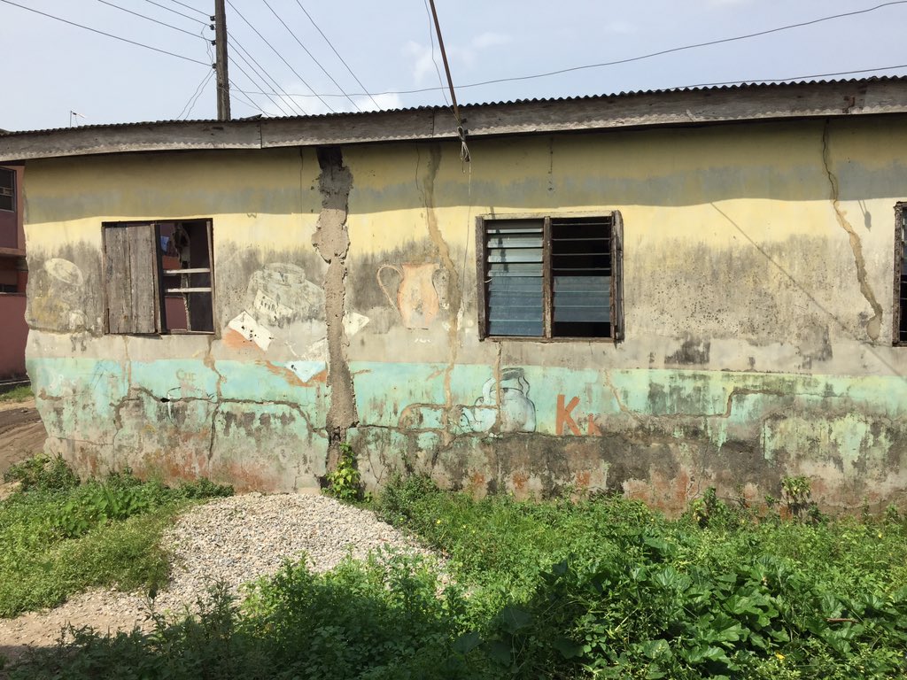 This is a primary school at onikoyi drive, iba new site, ojo LGA. Lagos. Part of the building had already collapsed but the owner of the school still maintains it for school activities. Pls retweet till it get to the right authority that would address the issue <a href="/Gidi_Traffic/">GIDI</a>