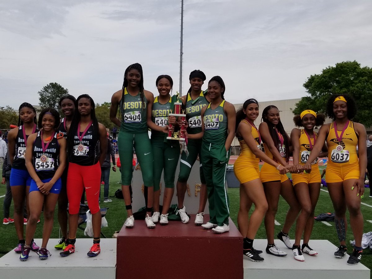 PaulBeattie17's tweet photo. DeSoto Girls take the 4X1 & 4X2 at the TSU Relays with a 45.51 & 1:39.02🔥🔥, remain number 1 in the nation. #DeSotoU #OurStandardIsBest #4Peat #NikeSpeed https://t.co/n66s2uDoMd