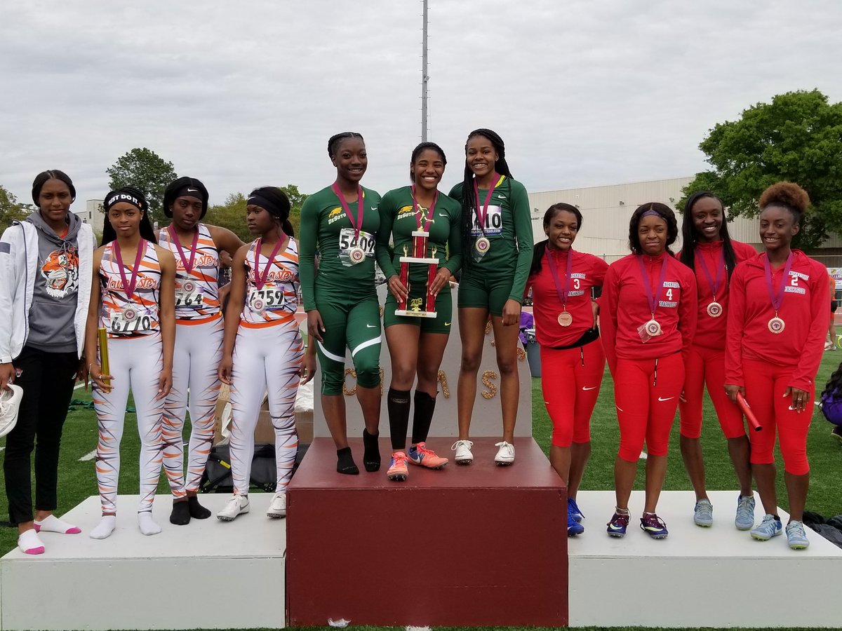 PaulBeattie17's tweet photo. DeSoto Girls take the 4X1 & 4X2 at the TSU Relays with a 45.51 & 1:39.02🔥🔥, remain number 1 in the nation. #DeSotoU #OurStandardIsBest #4Peat #NikeSpeed https://t.co/n66s2uDoMd