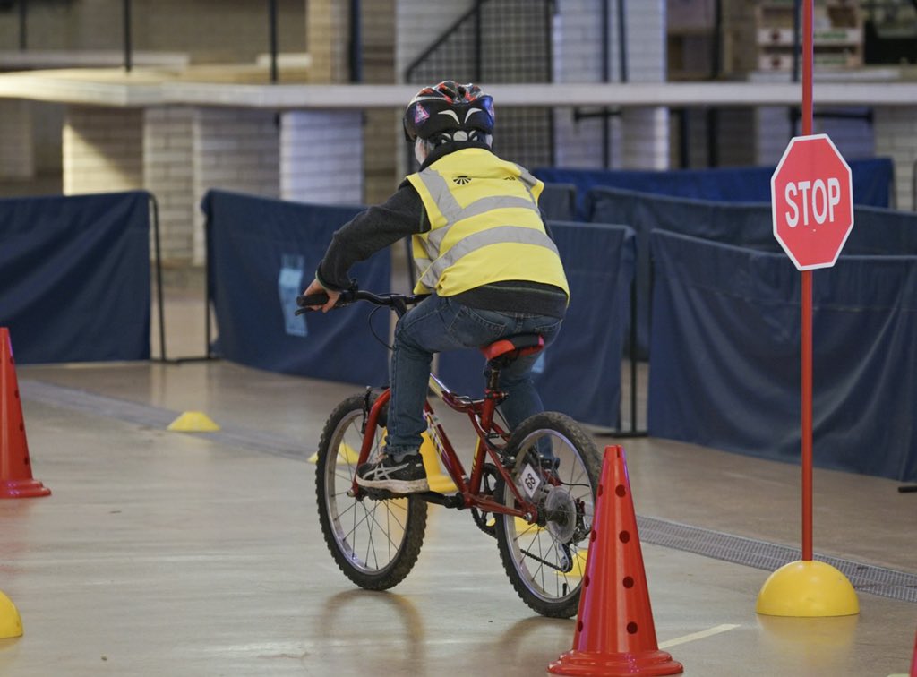 VilledeReims's tweet photo. #PratikSport : jusqu’à 18h, venez vous initier et découvrir gratuitement les #activités sportives #VTT et #BMX encadrées par les clubs rémois, aux Halles du Boulingrin, à l’occasion du J-100 du départ @LeTour à #Reims !
=> Infos : https://t.co/ME9p11BmWD https://t.co/LU0mKoaZCy