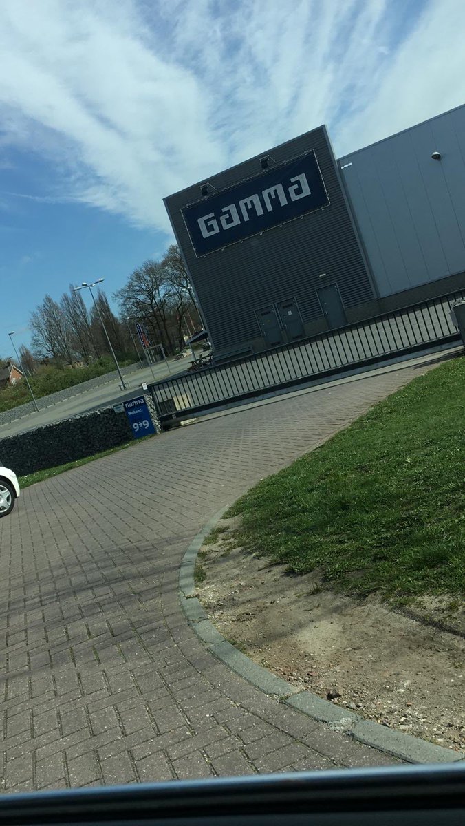Elleparle's tweet photo. @gammanl hoe kan het dat op jullie site staat dat de gamma in Raalte vandaag van 12.00 tot 17.00 geopend is en ik toch met vele andere mensen beteuterd voor een gesloten gamma sta? https://t.co/EY8XxmJZi0