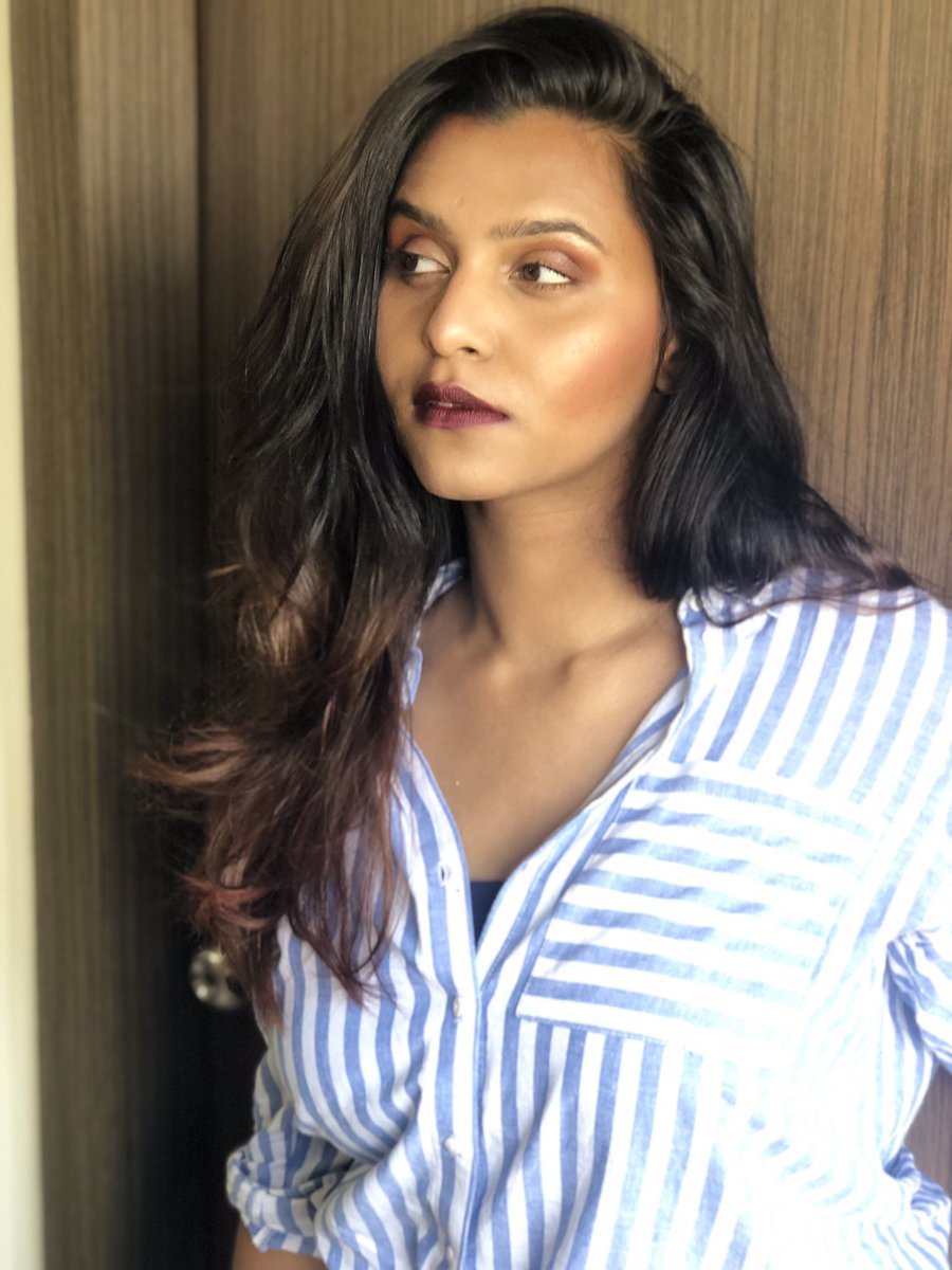 Mascara: @dior 
Lipstick, Foundation, Concealer, Highlighter: @maccosmeticsindia @maccosmetics 
Eyebrows: @benefitcosmetics @benefitindia 
Eyeshadow: @bhcosmetics 
Shirt from @onlyindia 
Makeup by @pillai_tanisha