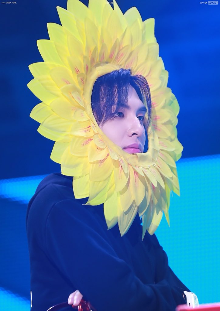 WinkPink0428's tweet photo. 190330 유스 앵콜콘
세상 멋진🌻🌻🌻

#데이식스⁠ ⁠ #DAY6⁠ ⁠ #원필 #Wonpil #Youth https://t.co/Vnbv2ENF2m