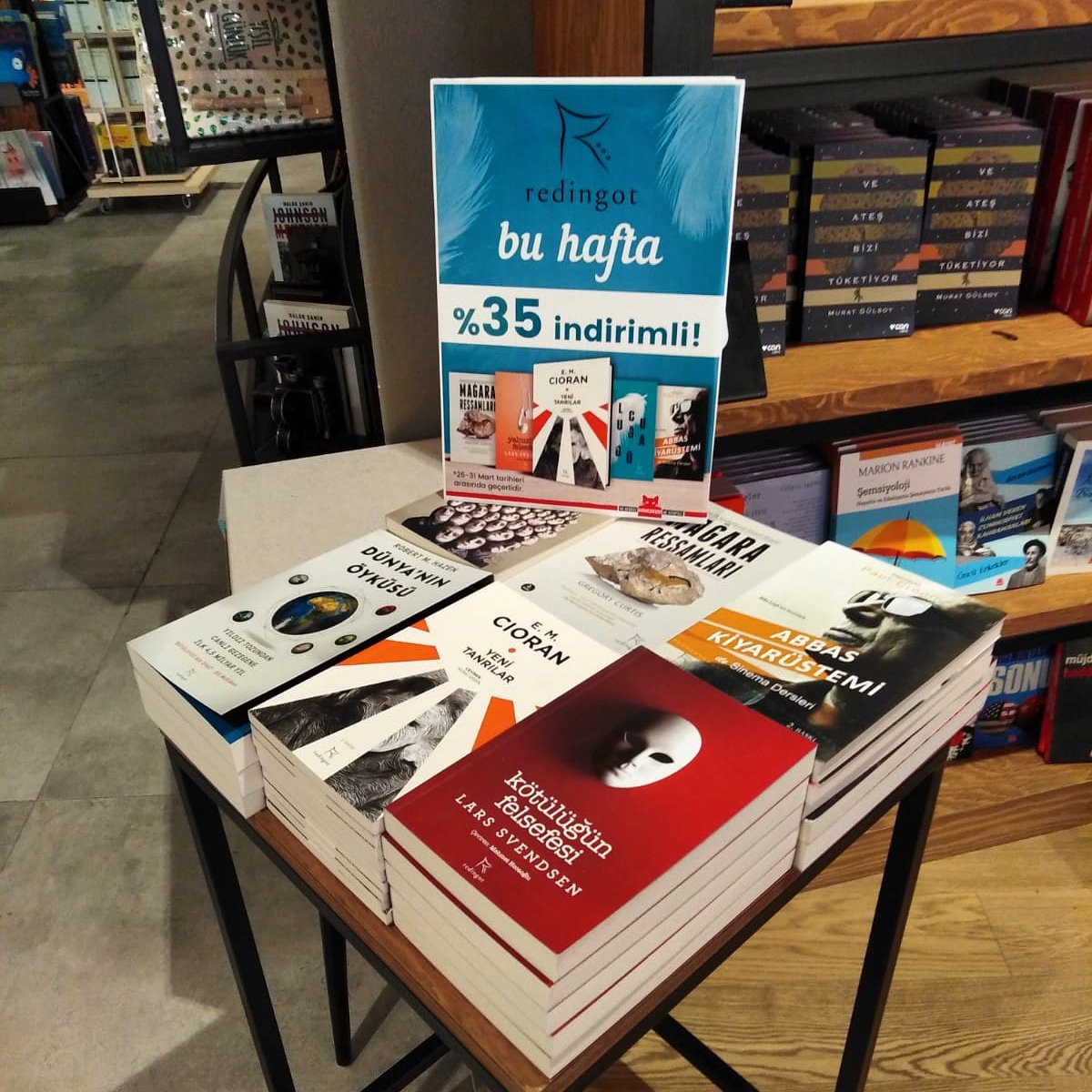 kirmizikedi_tr's tweet photo. SON GÜN! 📣
Redingot Kitap bugün Kırmızı Kedi Kitabevlerinde %35 indirimli! #RedingotKitap @redingotkitap https://t.co/pHWaXWbTX9