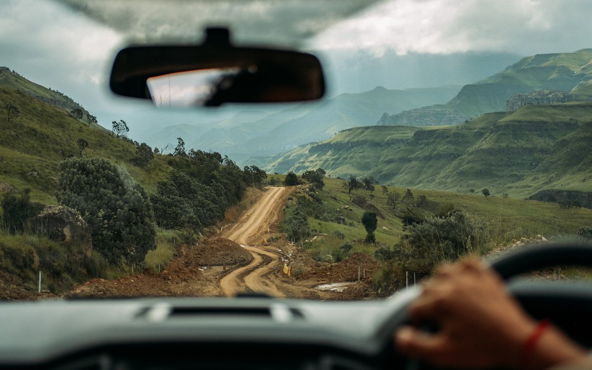 bartzchelsea's tweet photo. Up in the clounds, mesmerized by these never ending mountains. Lesotho you have captured my every beat. Pt. 1/2

#lesotho #exploringtheunknown #kingdomofmountains https://t.co/1LYizV2p3T