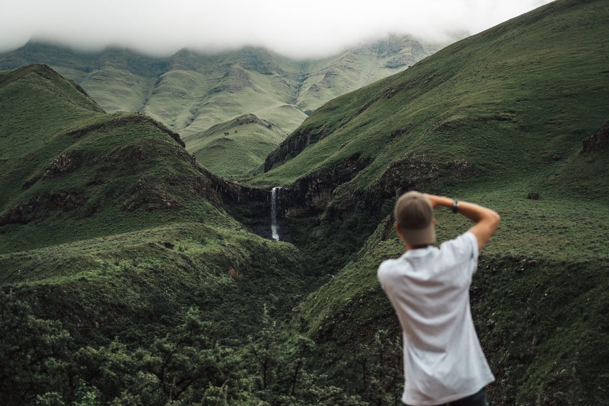 bartzchelsea's tweet photo. Up in the clounds, mesmerized by these never ending mountains. Lesotho you have captured my every beat. Pt. 1/2

#lesotho #exploringtheunknown #kingdomofmountains https://t.co/1LYizV2p3T