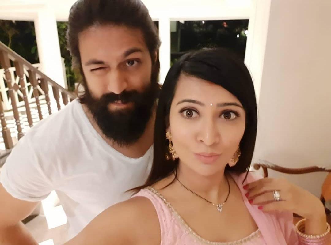 Yashcultguru's tweet photo. Her is exclusive Pic of @TheNameIsYash boss and @RadhikaPandit7 attige
😘😘😘
#KGF #KGFChapter2 #yash
#SundayMotivation #SundayThoughts #100DaysForKGFChapter1
#SRHvRCB https://t.co/ogOC4HpU0r