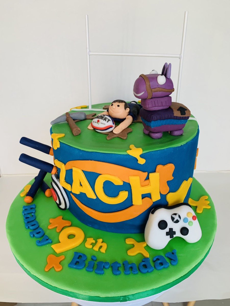 anne_bakes's tweet photo. All-in-one Rugby+Nerf+Xbox Fortnite cake π Happy Birthday Zach ππ@EnglandRugby @GILBERT_RUGBY @Xbox @FortniteGame #rugbycake #nerfcake #xboxcake #fortnitecake #llama https://t.co/hwYyRF7Sjm
