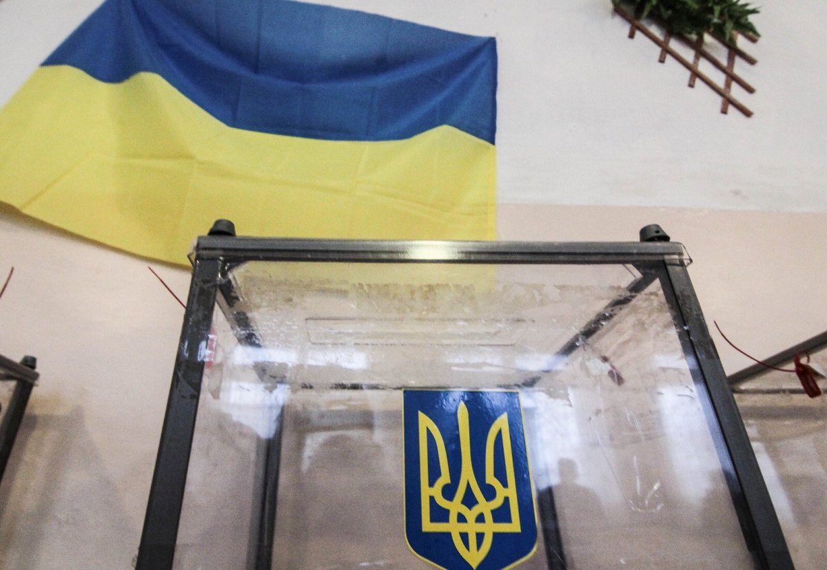 Так, ну что? Начинаем следить за ситуацией. Участки открыты, все на выборы, друзья
