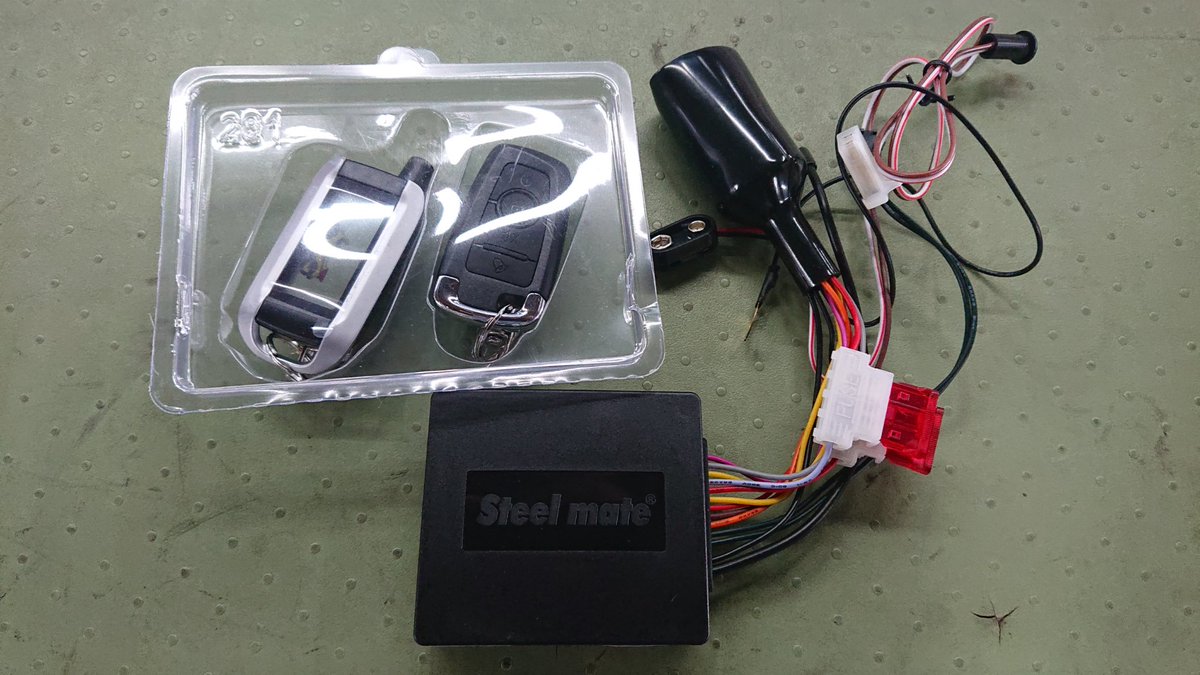 ysphigashiyodo's tweet photo. シグナスにSTEELMATE取り付けしました❗
モニター付きリモコンで
バイクに異常があれば
振動と音でアンサーバック機能付きの
優れものです✌️
#YSP東淀川 #YSP
#シグナス
#盗難防止 #STEELMATE
#YAMAHAが美しい https://t.co/qqc9XdIcSQ