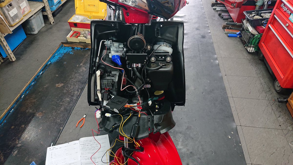 ysphigashiyodo's tweet photo. シグナスにSTEELMATE取り付けしました❗
モニター付きリモコンで
バイクに異常があれば
振動と音でアンサーバック機能付きの
優れものです✌️
#YSP東淀川 #YSP
#シグナス
#盗難防止 #STEELMATE
#YAMAHAが美しい https://t.co/qqc9XdIcSQ