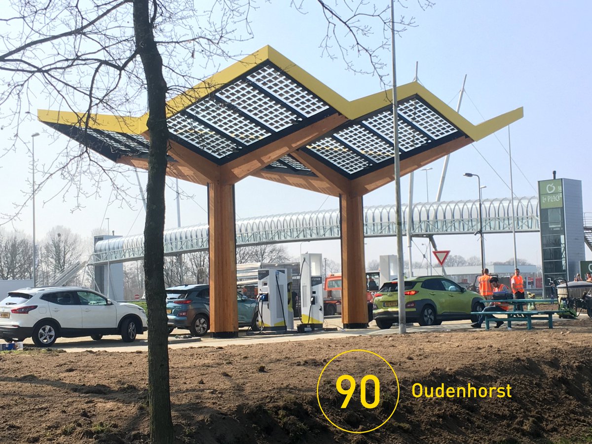 Fastned's tweet photo. Goedemorgen Nederland 🇳🇱 - station Oudenhorst staat aan! Het bouwseizoen is begonnen, dus tellen we vanaf nu af tot station 💯 😉

🛣️ A12 Arnhem -> Utrecht
2⃣ x CCS 175 kW snellader
1⃣ x CCS, Chademo &amp; AC
✅ Tesla adapter
😋 La Place

🌍 Al onze locaties: https://t.co/kX0SxqURDK https://t.co/cQhDVrZixH