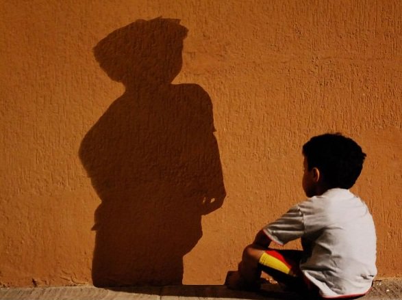 " المقارنة عدو النجاح ..
أنت منفرد بأسلوبك .. بشخصيتك .. بعقلك ..
أنت شخص مميز .. فعش بقلب طفل، وعقل حكيم ..
وإذا كان لا بد من المقارنة .. فلتكن بين أمسك ويومك " (م) ..

#جماليات
#صباح_الاحد