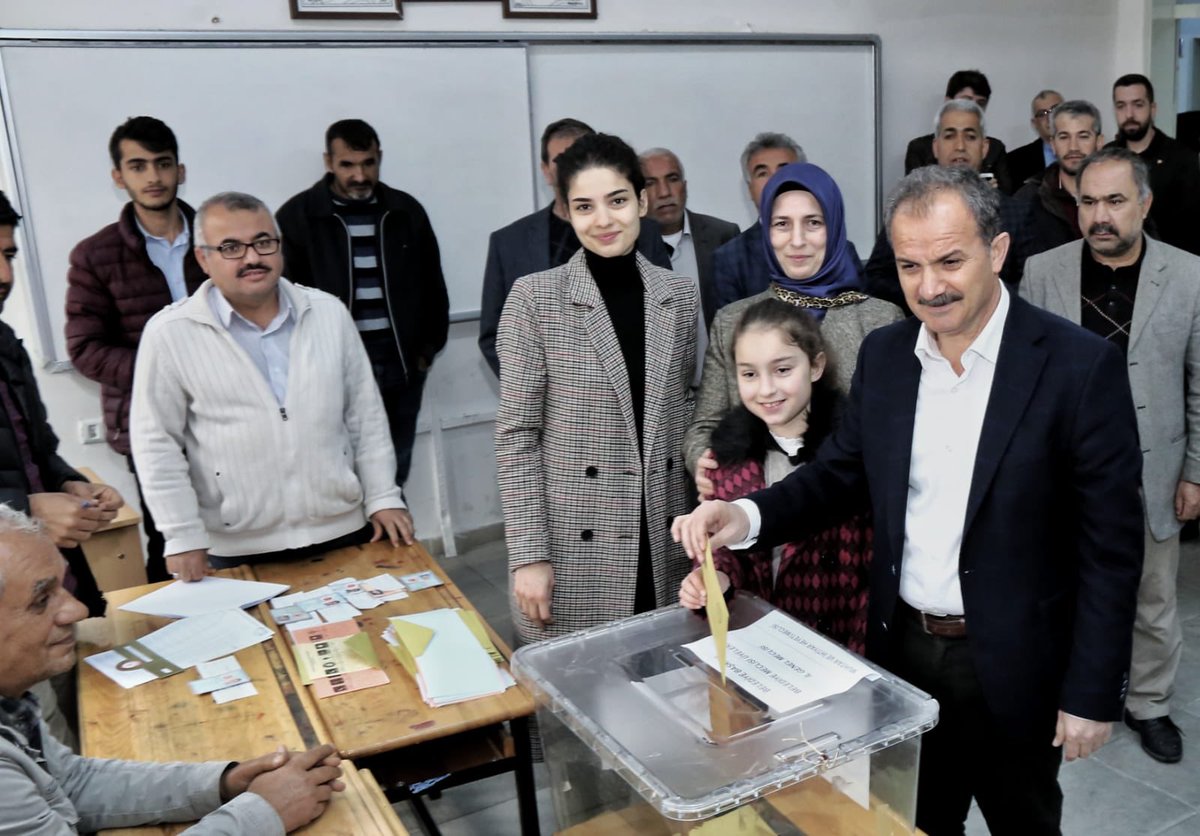 Bismillah diyerek oyumuzu kullandık. Oylarımızın hayırlara vesile olması temenni ve duasıyla...
#Seçim2019