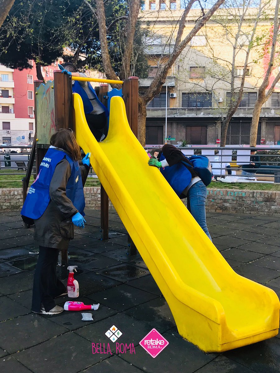 Retake_Roma's tweet photo. Retakers in action! Riqualificazione, più verde, cura dei luoghi per i bambini, più decoro = più bellezza per tutti! ❤️ 

Questo sono le prime foto di #BellaRoma, fino alla 13 ci trovate in strada. Divertimento assicurato! #31marzo #buonadomenica #siamocomunitá https://t.co/sxfJKSKSzJ