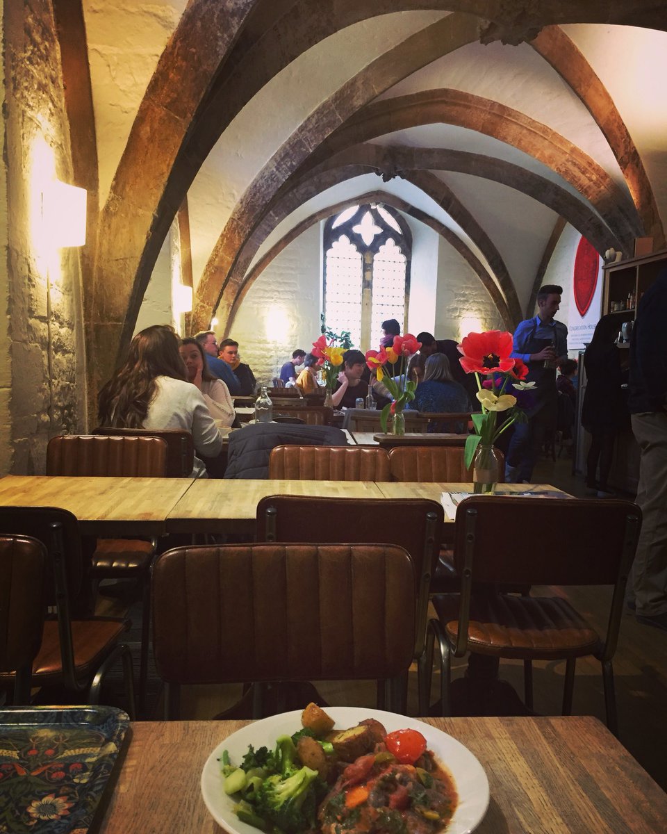 Grab a #beautifullunch  for #MotheringSunday at the @VaultsandGarden  #RadcliffeSquare #Oxford a #Cafe in a 1320 building with #vaultedceiling and #garden, for #breakfast and #organic #homecooked #lunch #quirkyescape #quirkyoxford #secretoxford #alfresco 🥦