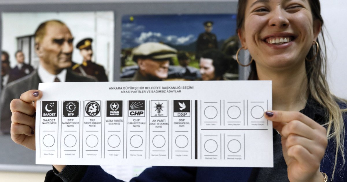radiopratica's tweet photo. A short #story by #PracticalWorld
#Turkish voters go to #polls in critical municipal elections ! https://t.co/g8io4QfBhp