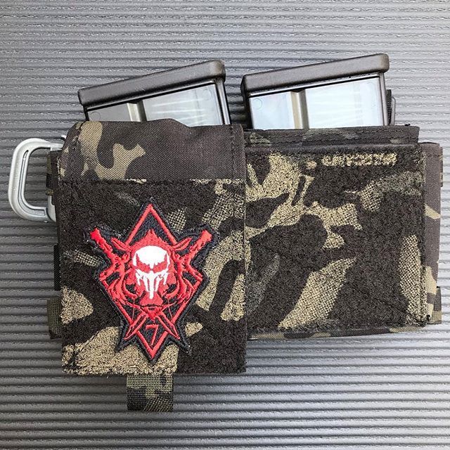 Weapon7621's tweet photo. Reposted from @longshot.devtsix - Trying this new TMC Micro Chestrig in Multicam Black. Surprisingly solid for TMC, they definitely stepped up their quality.
#devtsix #devtsixgroup7 #multicamblack #hk417 https://t.co/1EK5ntUItx